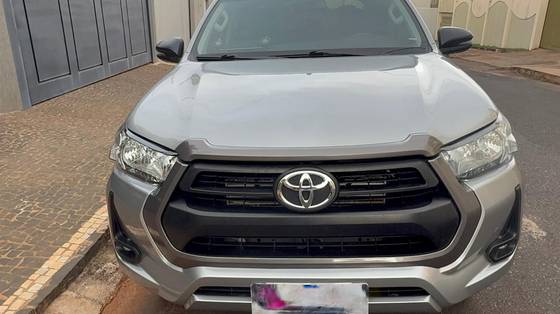 TOYOTA HILUX 2.8 D-4D TURBO DIESEL CD SR 4X4 AUTOMÁTICO